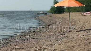 橙色沙滩伞